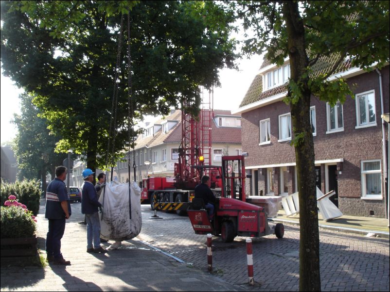 Stilleven met hijskraan en Kooiaap